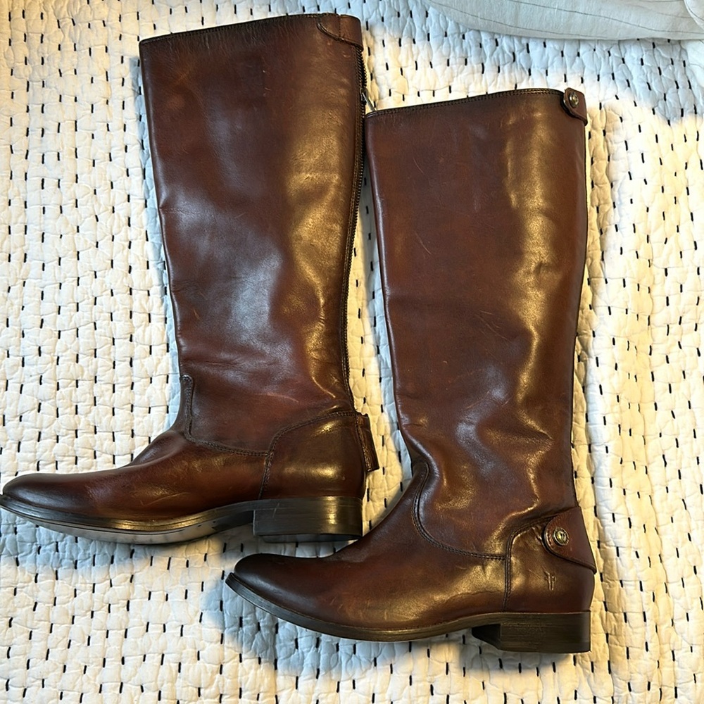 Frye Mellisa Button Back Zip 7.0 NWOT